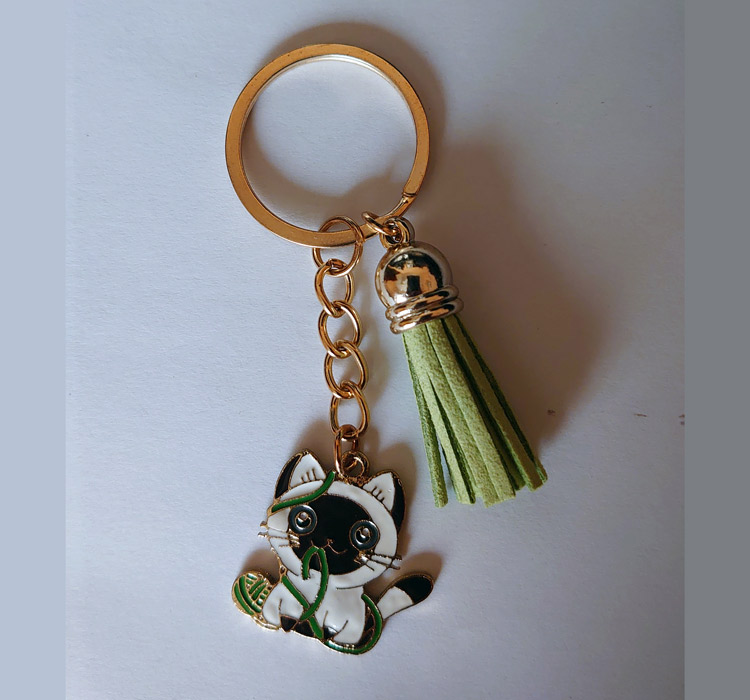 llavero-gatito-bolardo-metal-dorado