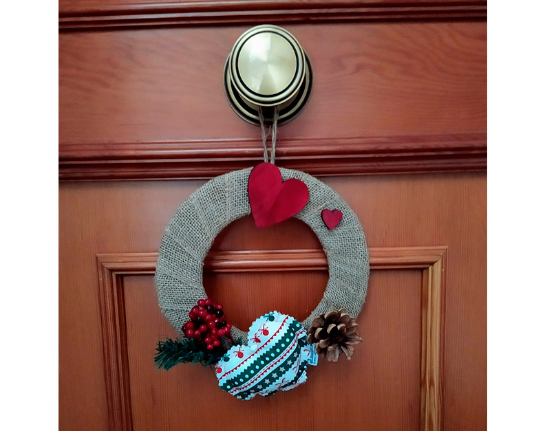 corona-navidad-hecha-a-mano-corazon-navideno-solidario-1