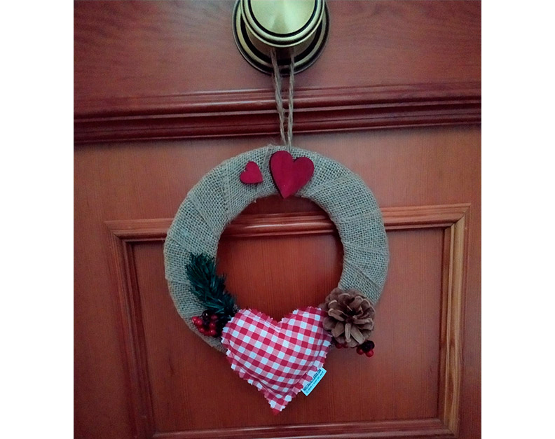 corona-navidad-hecha-a-mano-corazon-navideno-solidario-2