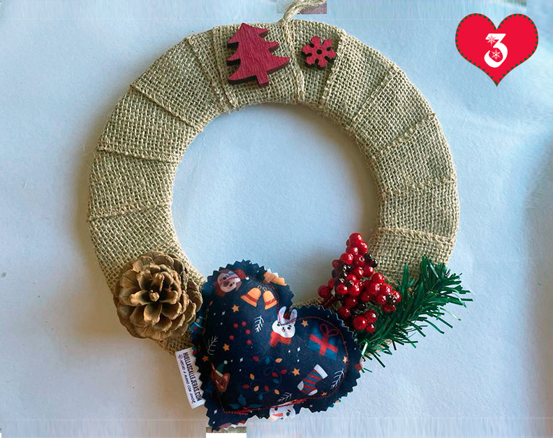 corona-navidad-hecha-a-mano-corazon-navideno-solidario-tipo-tres