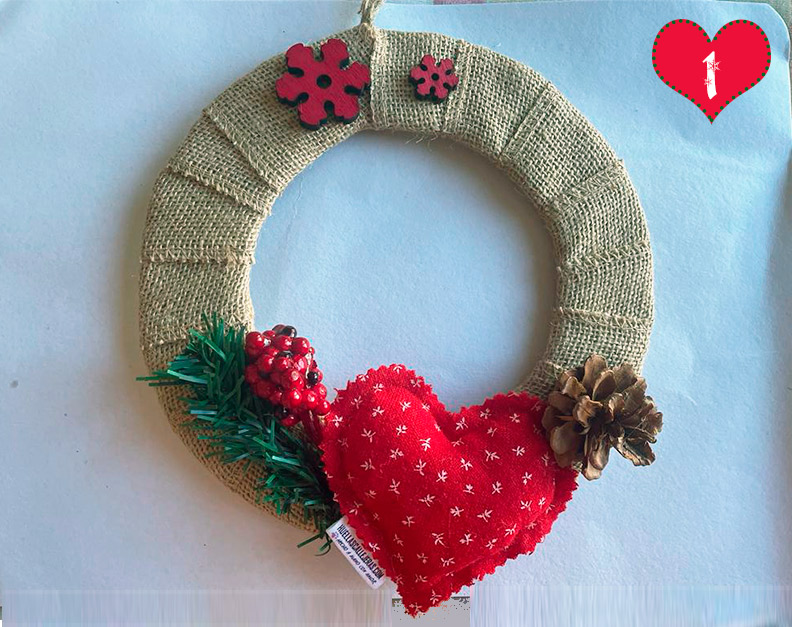 corona-navidad-hecha-a-mano-corazon-navideno-solidario-tipo-uno